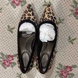 Bandolino Leopard Print Pointed Kitten Heel in Black and Tan